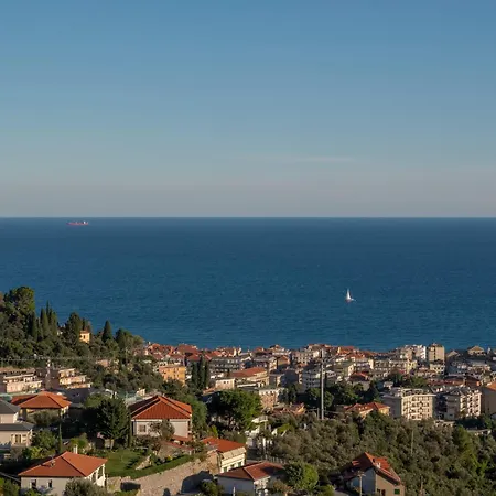Al Numero 6, Trilocale Luminoso E Accogliente A Pochi Passi Dal Mare Lejlighed