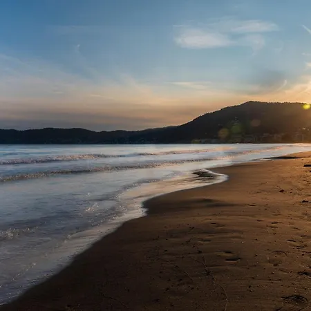 아파트 Al Numero 6, Trilocale Luminoso E Accogliente A Pochi Passi Dal Mare
