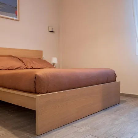 Al Numero 6, Trilocale Luminoso E Accogliente A Pochi Passi Dal Mare Διαμέρισμα Αλάσιο